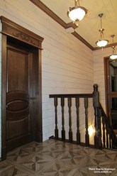 Двери деревянные, из массива сосны и лестница на второй этаж из массива березы. пос. Фирсово.