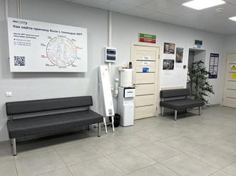 МРТ-центр МИБС-Вологда. Комфортный зал ожидания:удобные диваны, телевизор, кулер, чай и конфетки.