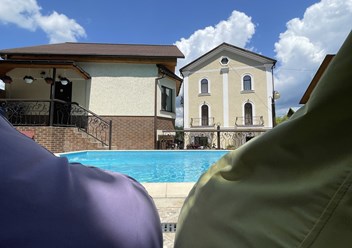 бассейн на территории