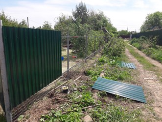 Установка забора из профнастила в Волгограде.