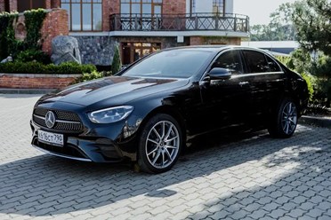 Mercedes Benz E-класса, доступный для аренды