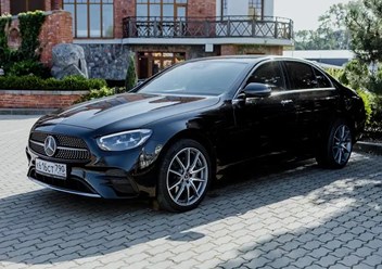 Mercedes Benz E-класса, доступный для аренды