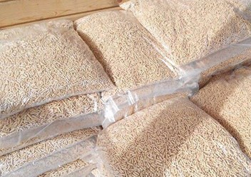 Белые пеллеты премиум-класса 6 мм и 8 мм. Фасовка 15 и 25 кг.