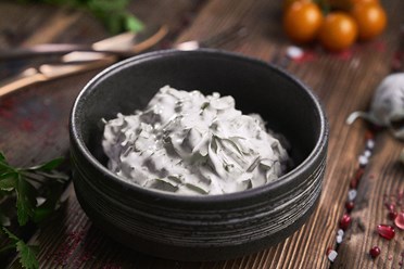 Сотолия по-мегрельски - Свежий шпинат с кавказскими специями и соусом «Мацони» | https://gotovitmama.ru/zakuski/holodnye/sotoliya-po-megrelski.html