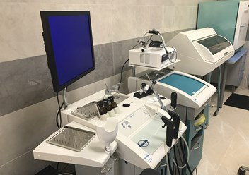 Оториноларингологическое отделение Медицинского Центра на Грибоедова оснащено передовым оборудованием, позволяющими проводить точную диагностику в самые кротчайшие срок, в том числе уникальными для го