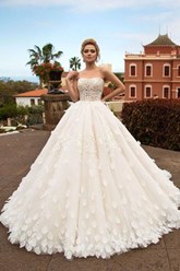 Фото компании ООО UniRenter - Салон свадебной и вечерней моды 2