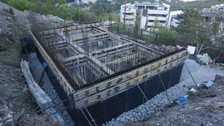 Устройство дренажа застенного