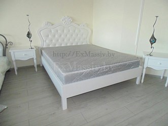 Белая двуспальная кровать с ручной резьбой из натурального массива ольхи купить