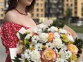 Букет с розами,хризантемами и альстромериями «Летний восторг»