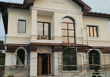 Фасадный декор ТМ "Архитек". Завершается монтаж декора на доме в г. Ставрополе