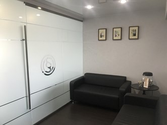 Вход в переговорную