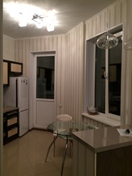Купить отдельно стоящую балконную дверь и окно для кухни белого цвета и вполне стандартных размеров