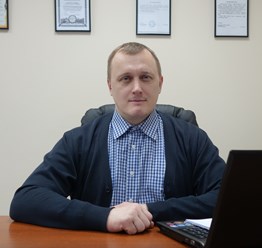 Прощин Василий Николаевич.
Имеет стаж работы по специальности более 19 лет. 
За время работы провел более 1 000 гражданских дел в судах общей юрисдикции и арбитражных судах.