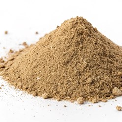 Песок карьерный натурального коричневого цвета для черновых работ, засыпки траншей, подсыпки участков. Недорогой материал с доставкой по Санкт-Петербургу.