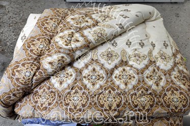Светло-коричневое зимнее ватное одеяло в сложенном виде
