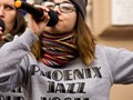 педагог по эстрадному вокалу Екатерина Морозова выступает со своей группой Phoenix jazz vocal group