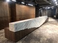 стойка администратора из камня