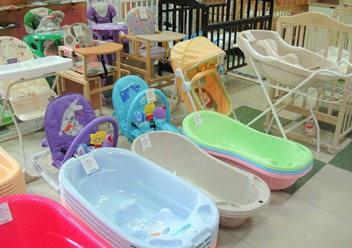 Ванночки для купания младенцев, шезлонги, стульчики для кормления