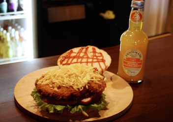Фото компании  Super Burger, бар-бургерная 3