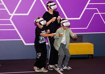 Дети веселятся в BAZA VR