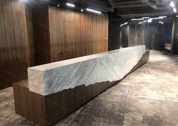 стойка администратора из камня