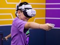 Ребенок играет в клубе виртуальной реальности BAZA VR