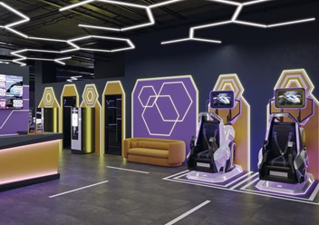 Зона игровых аттракционов в клубе виртуальной реальности BAZA VR