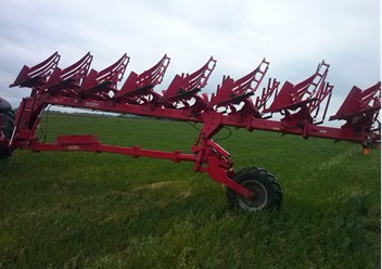 Оборотный полунавесной плуг с механически регулируемой шириной захвата (3 ступени).
Ширина захвата одного корпуса: 35-40-45 см, механически регулируемая.
Рама из высокопрочной, закаленной стали, профи