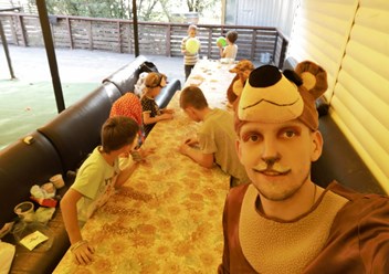 Новый квест "Маша и медведь. В поисках украденного дня рождения" даёт возможность имениннице побывать в роли Маши, преодолеть много интересных и незабываемых испытаний и спасти свой день рождения