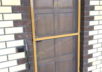 Москитная дверь на магнитах распашная. Установлена как дополнительная дверь. Оснащена жесткой рамой, которая удерживает сетчатое полотно.  
&#127760;http://master-plastika.ru
☎(8332)43-08-83
 Мастер Пластика