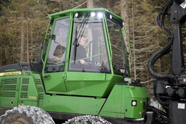 Форвардер John Deere с фиксированной кабиной. #форвардер