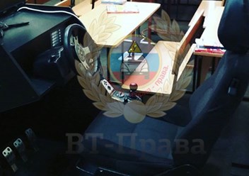 Обучение на автотренажере в автошколе ВТ-Права на Таганке и Пролетарской