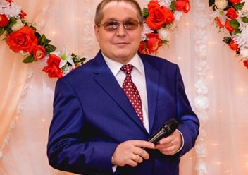 Ведущий Павел Чернявский