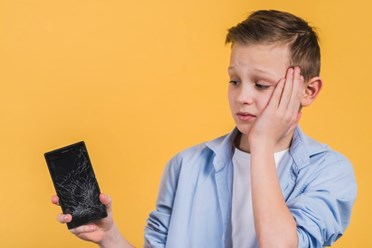 Качестенная замена стекла дисплея смартфона с последующей гарантией. Все виды услуг выполняются с использованием комплектующих оригинального качества. Стоимость услуги зависити от модели смартфона