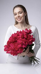 Французские розы "Готча" 
Трендовые французские розы доступны для заказа. 11 роз и атласная лента в тон.