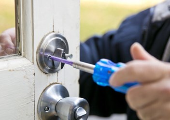 Фото компании ООО Дверь Замок Омск Сервис 1