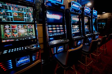 Зона игровых автоматов в казино Nevada в Минске