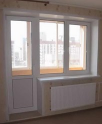 Балконный блок. Дверь поворотно-откидная ( 650*2200) , окно одностворчатое , створка поворотно-откидная (1400*1400) 
Цена с монтажом- 14 000 рублей.