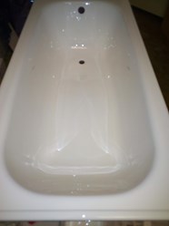 Стальная ванна после реставрации акрилом . Гладкая, ровная, блестящая, красивая.  Всего за 3500 рублей.
