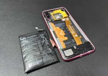 Замена вздутого аккумулятора на Honor 10i