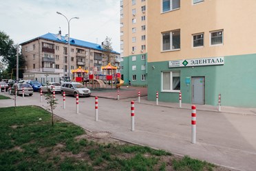 Вход в клинику