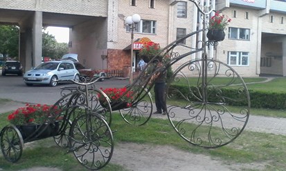 Кованые велосипеды-цветочницы