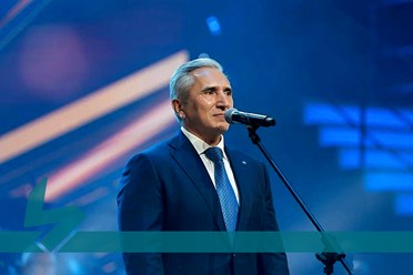 Юбилей нефтяников: Ноябрьск встречает 50-летие торжеством. Подробнее: https://vk.com/brendmedia_72?w=wall-228156506_972