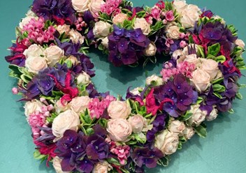 Фото компании  Салон цветов и сувениров  "Цветочница" 2