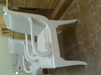 Белые  авторские  кресла  из  100%  массива  берёзы.