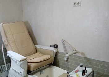 Маникюрный кабинет (педикюрное кресло) в салоне красоты центре Asta-La-vista.
