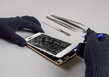 Процесс ремонта iPhone