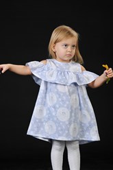 Платье &quot;Летний ветерок&quot; Элегантное ультрамодное платье Baby Boom из нежной кулирки, 100% хлопок. Широкий волан оставляет плечики открытыми.  Размерный ряд	80,86,92,98