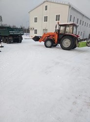 работа техники в зимний сезон - погрузка и вывоз с территории снега