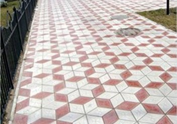 Тротуарная плитка "Ромб"производства компании "Стройтехник" красного и серого цветов.